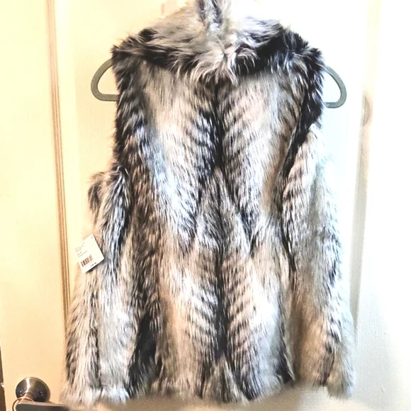 Black and White Striped Fur Vest - Picture 2 of 7